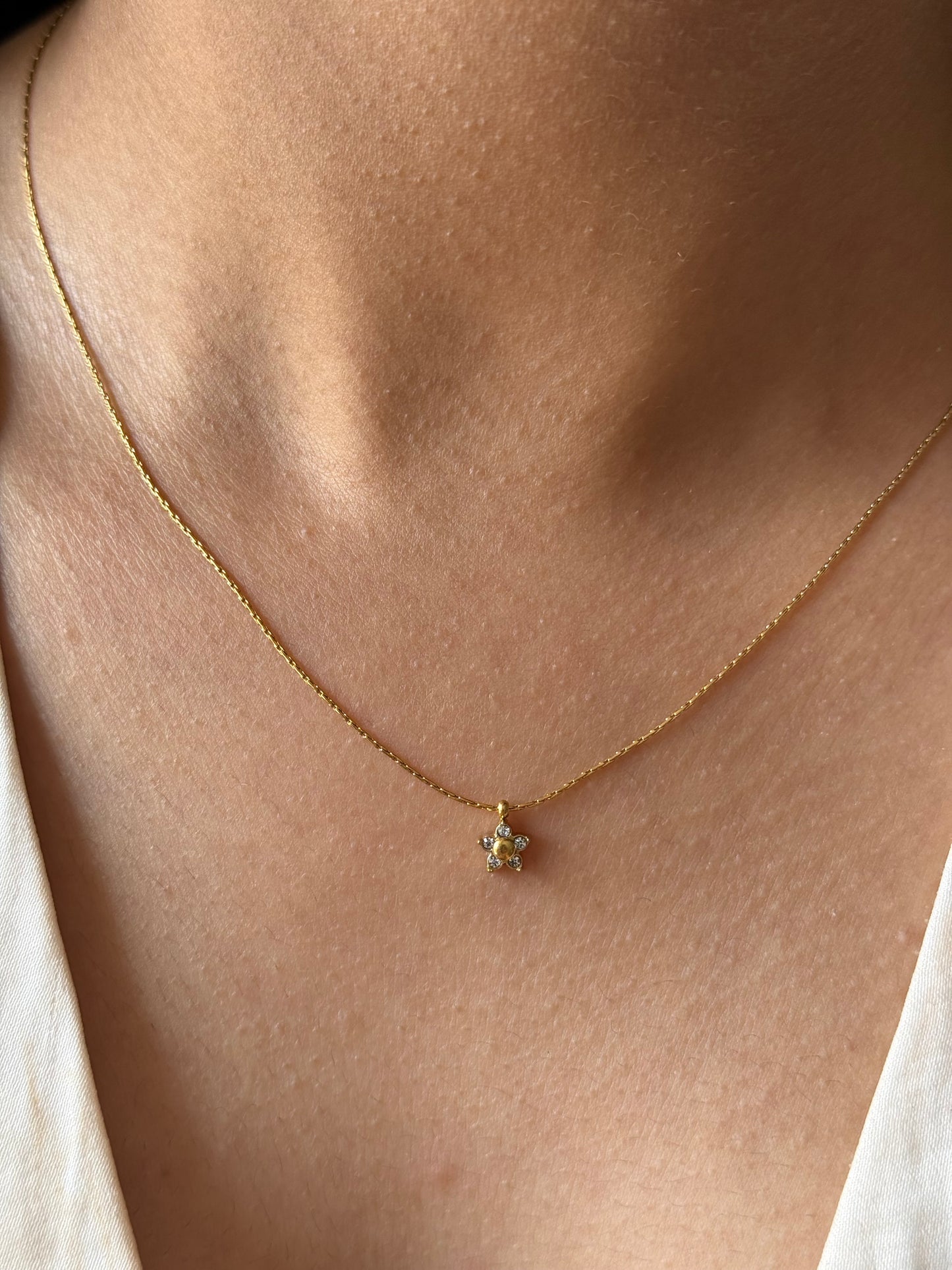 Dainty Flower Zirconia Necklace