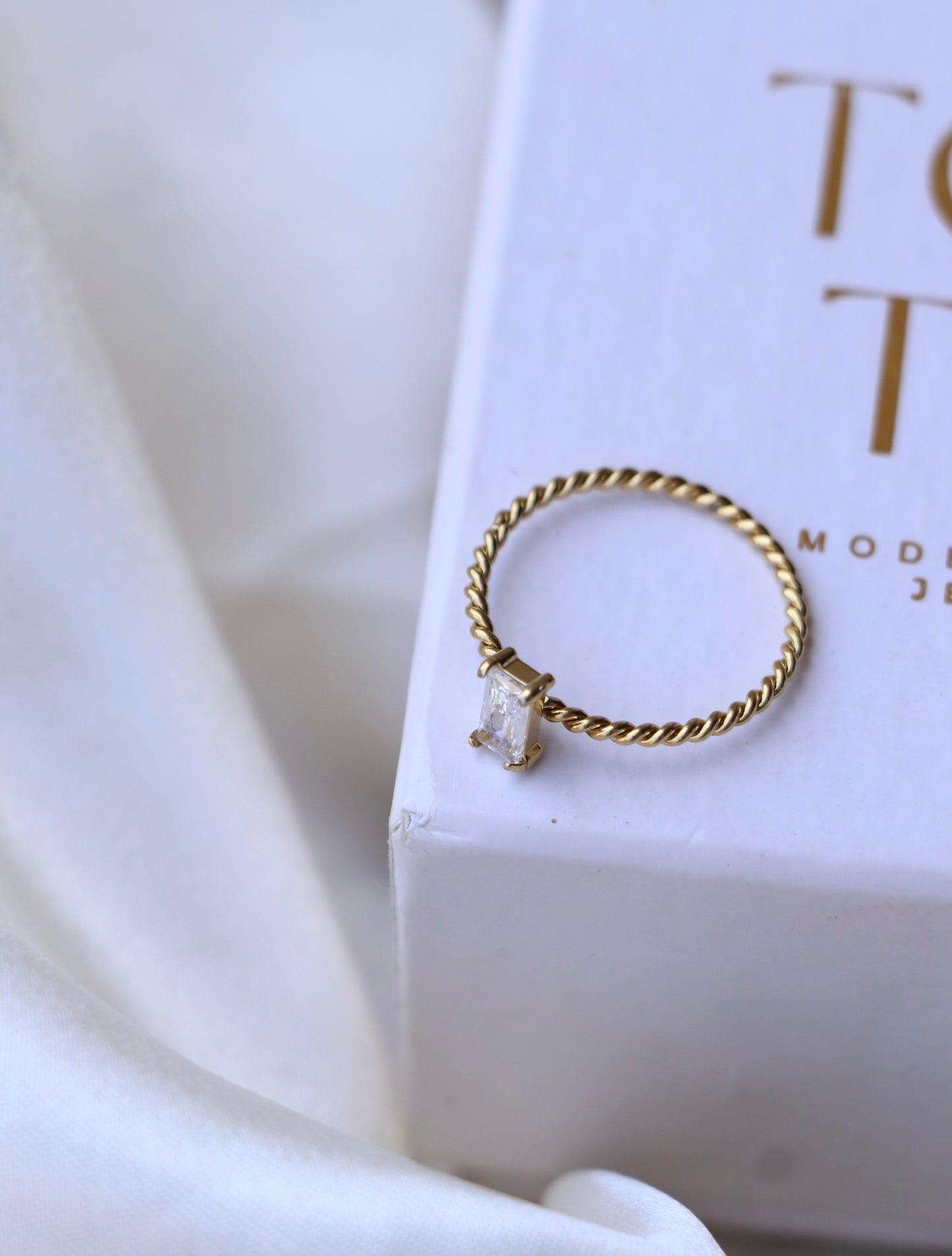 Astrid Mini Diamond Ring