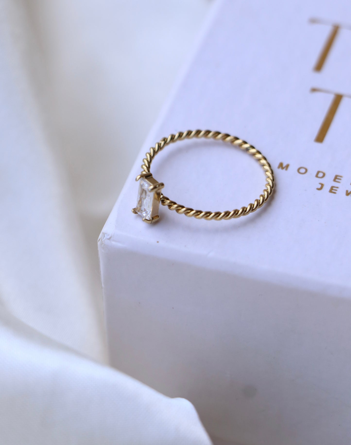 Astrid Mini Diamond Ring