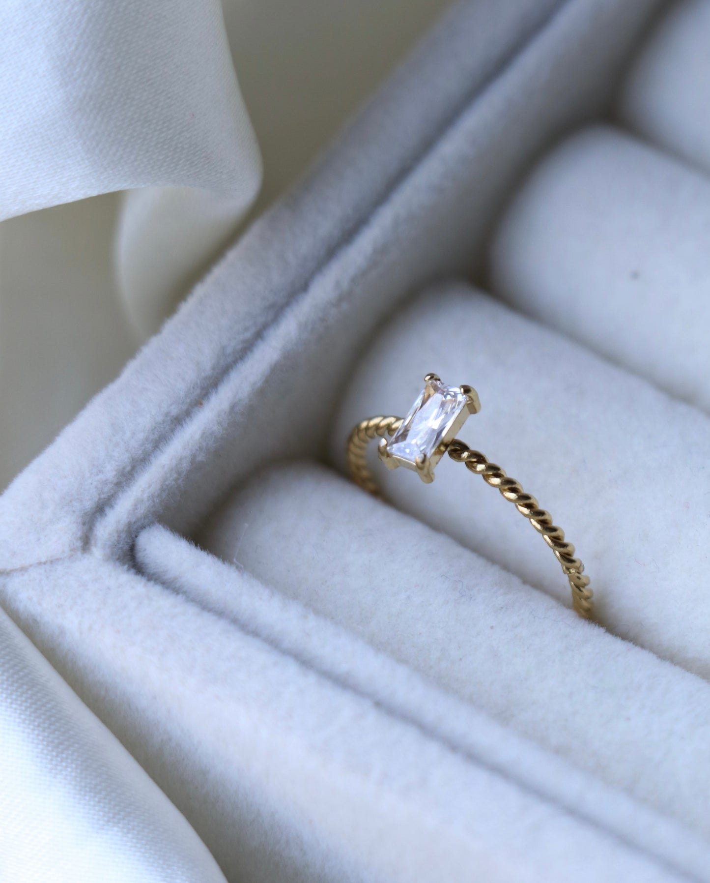 Astrid Mini Diamond Ring
