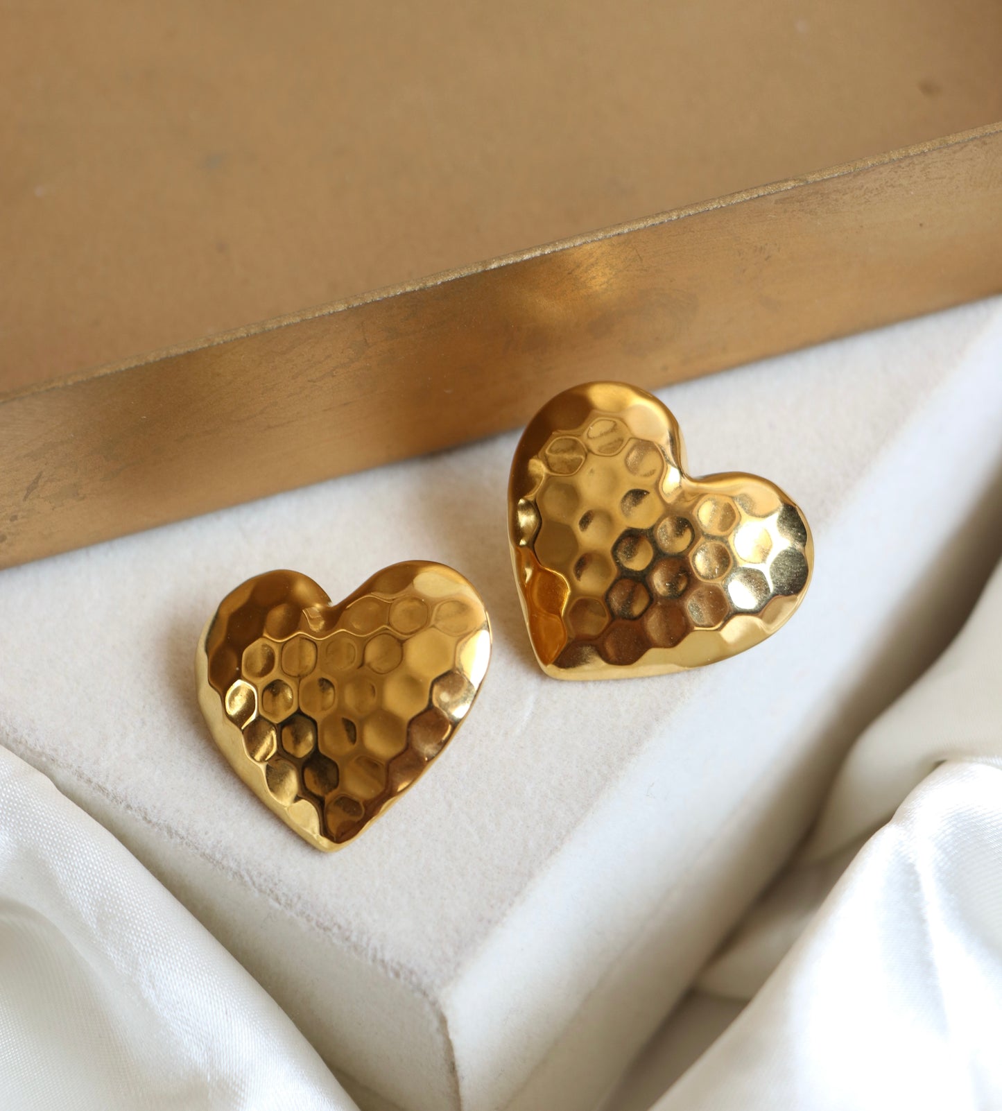 Heart’s dented studs