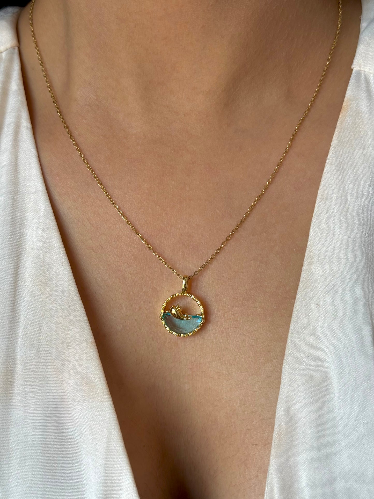 Dolphin Kiss Necklae
