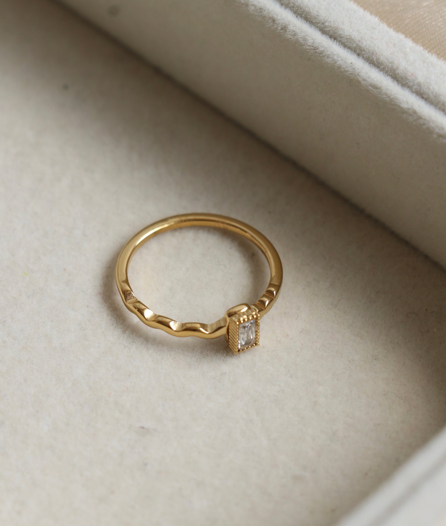 Dainty Zelda Zirconia Ring