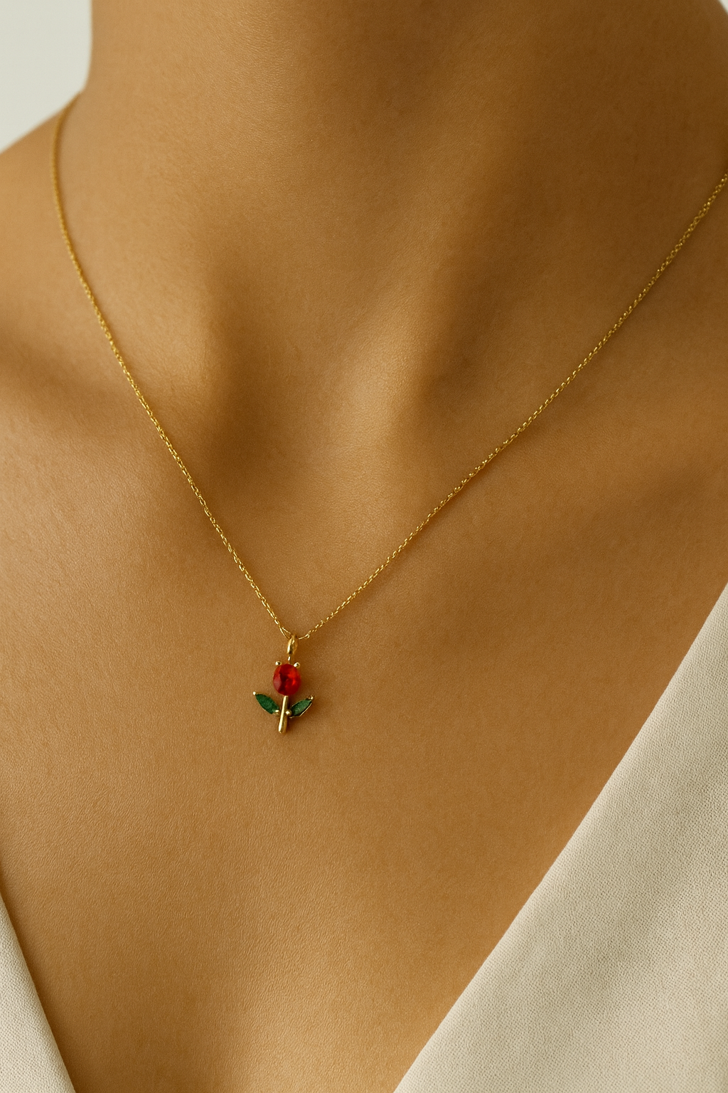 Dainty Red Rose’ Necklace