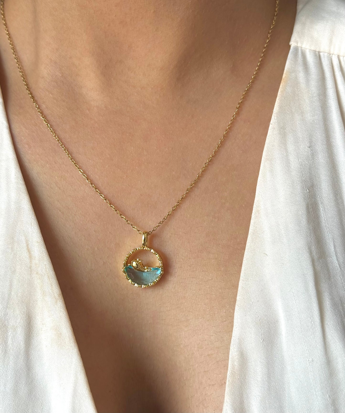 Dolphin Kiss Necklae