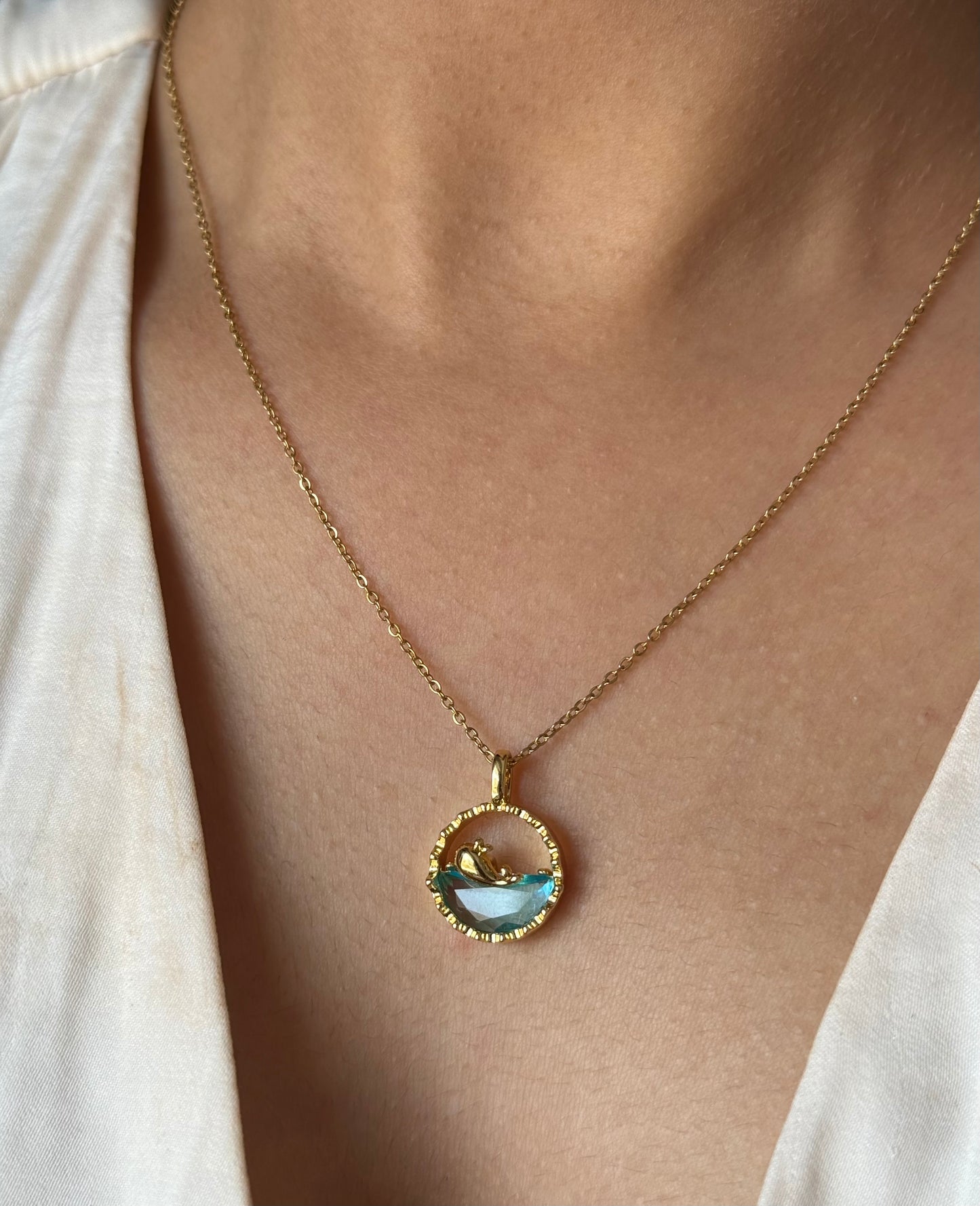 Dolphin Kiss Necklae