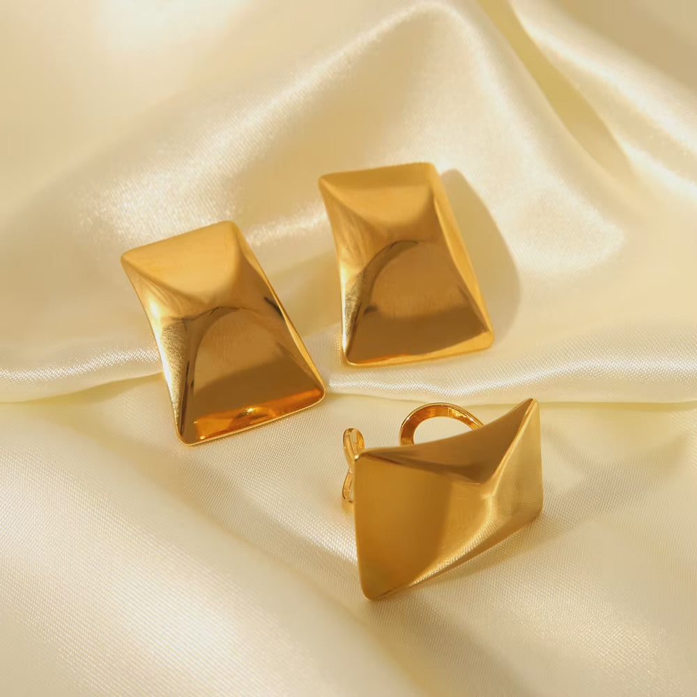 Bipasha Box Studs