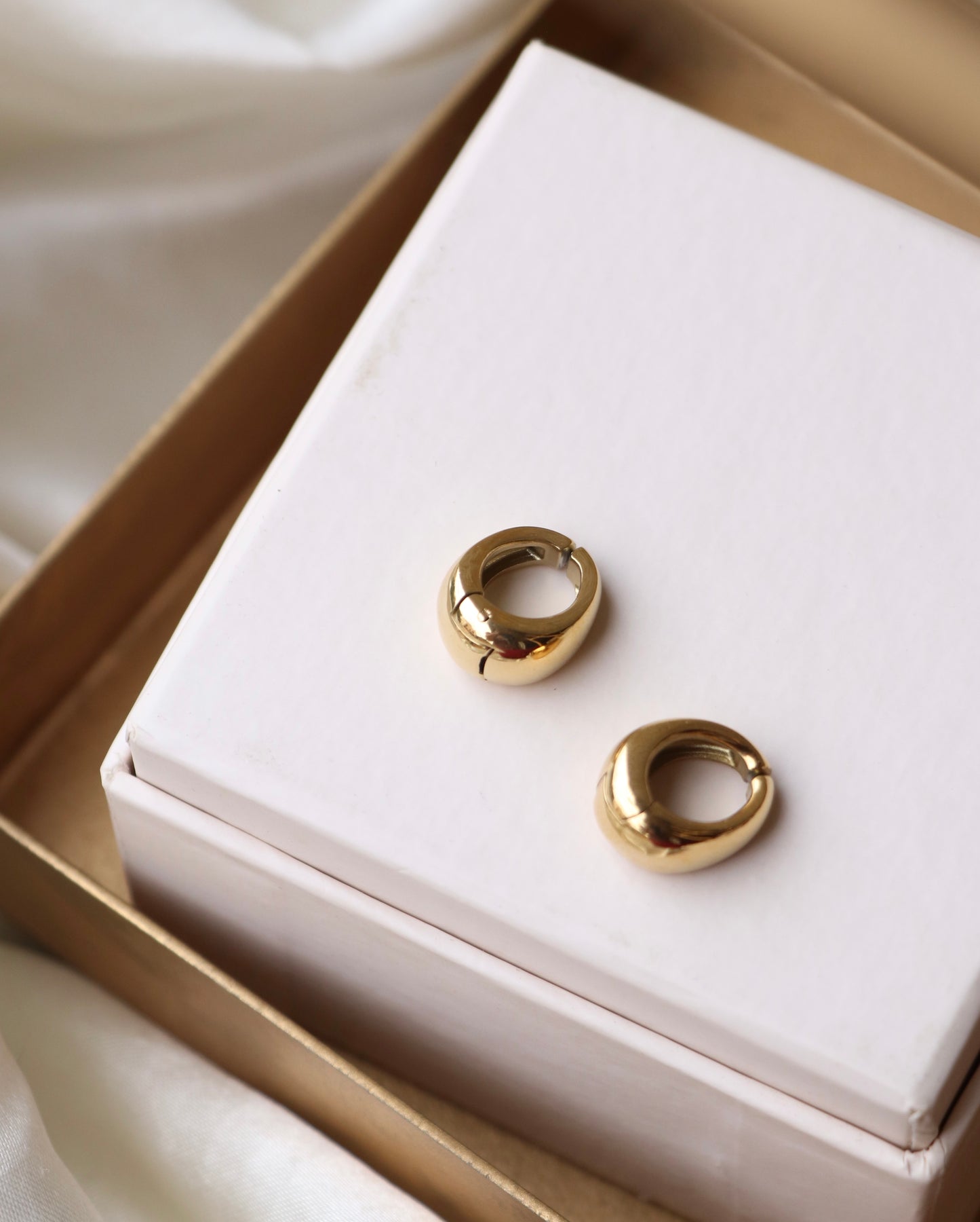 Saturn Mini Hoops (Piercing Free)