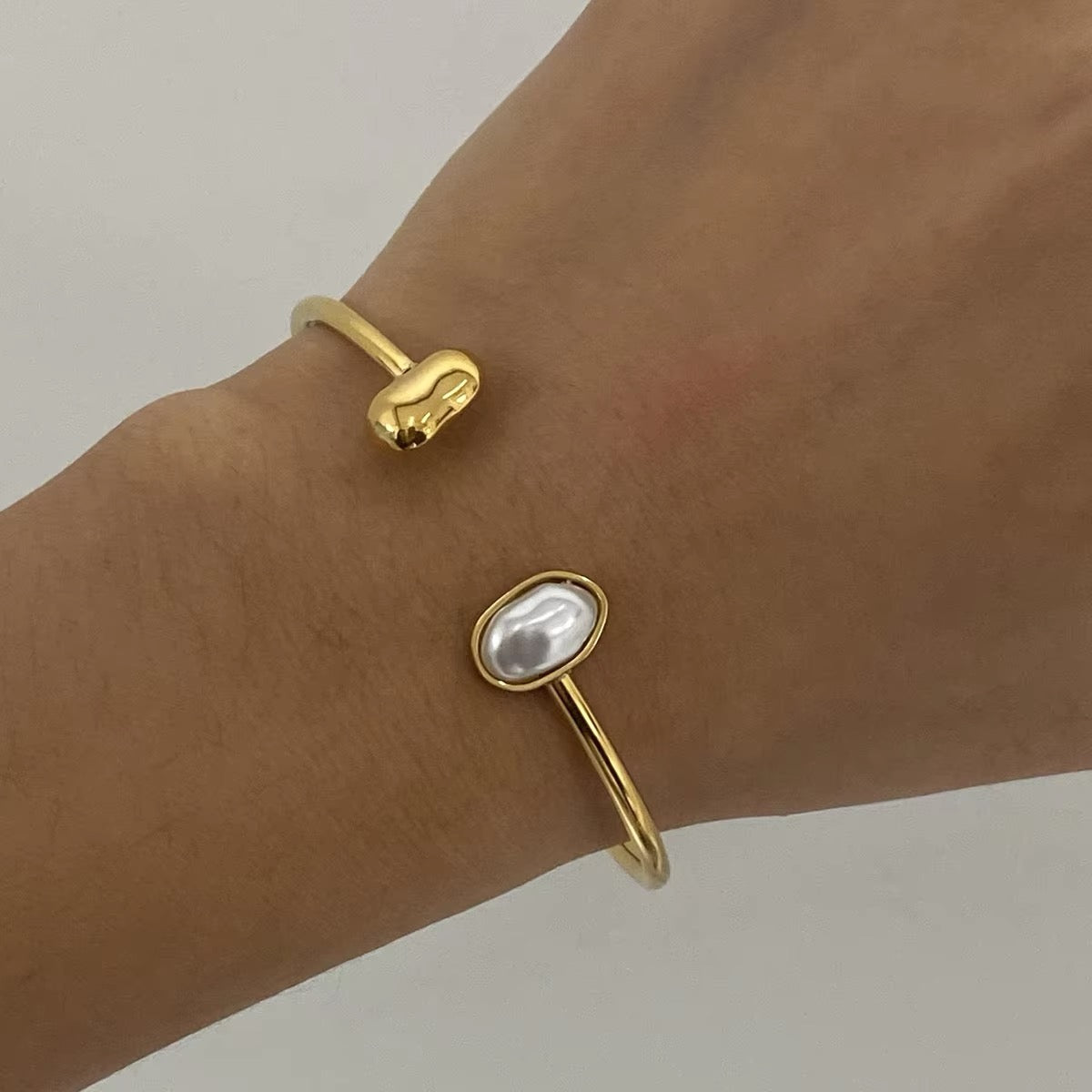 Venus Pearl Hand Cuff ( Adjustable)