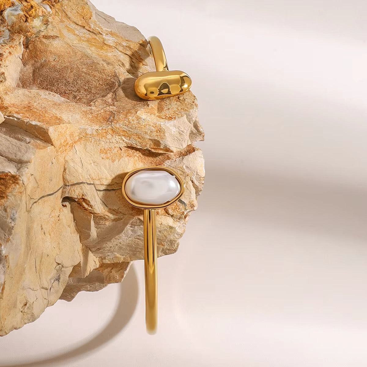Venus Pearl Hand Cuff ( Adjustable)