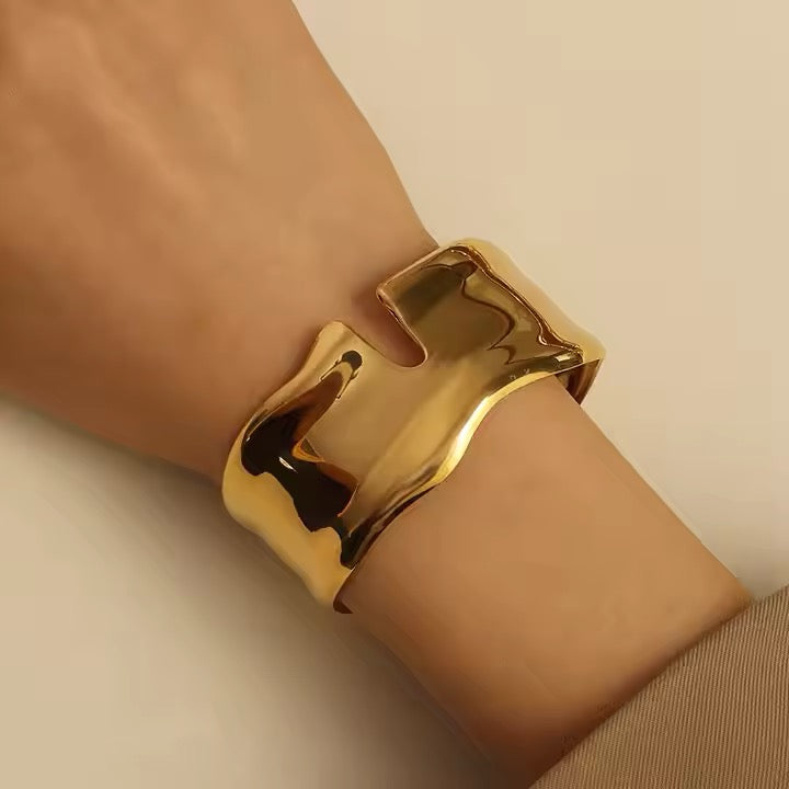 Kriss Iconic Gold Band Bracelet
