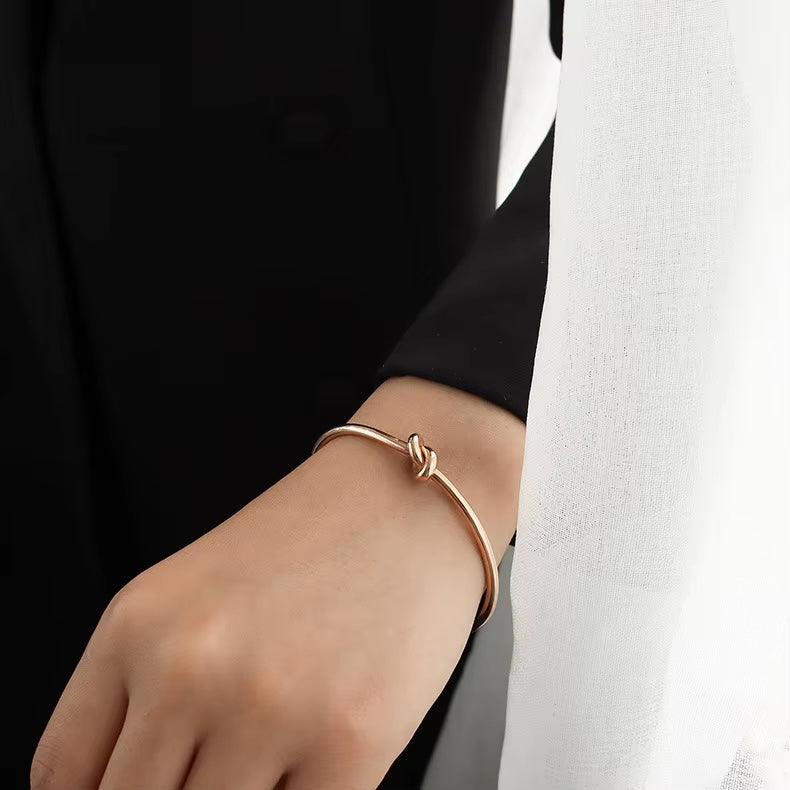 Katia Knot Bracelet ( Adjustable)