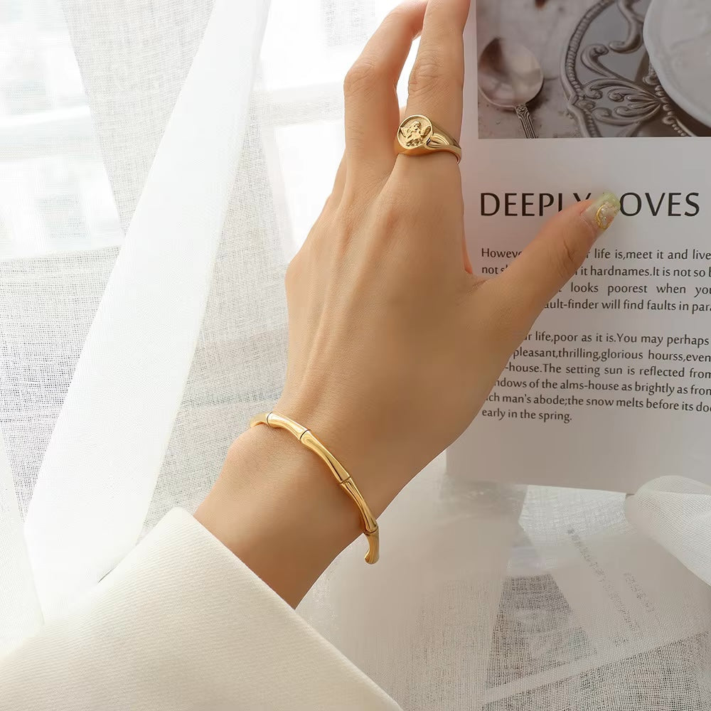 Katia Knot Bracelet ( Adjustable)