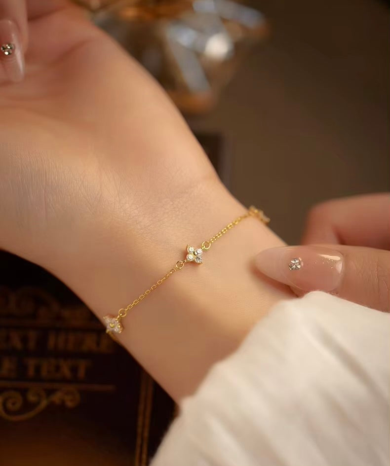 Dainty Zirconia Tira Bracelet