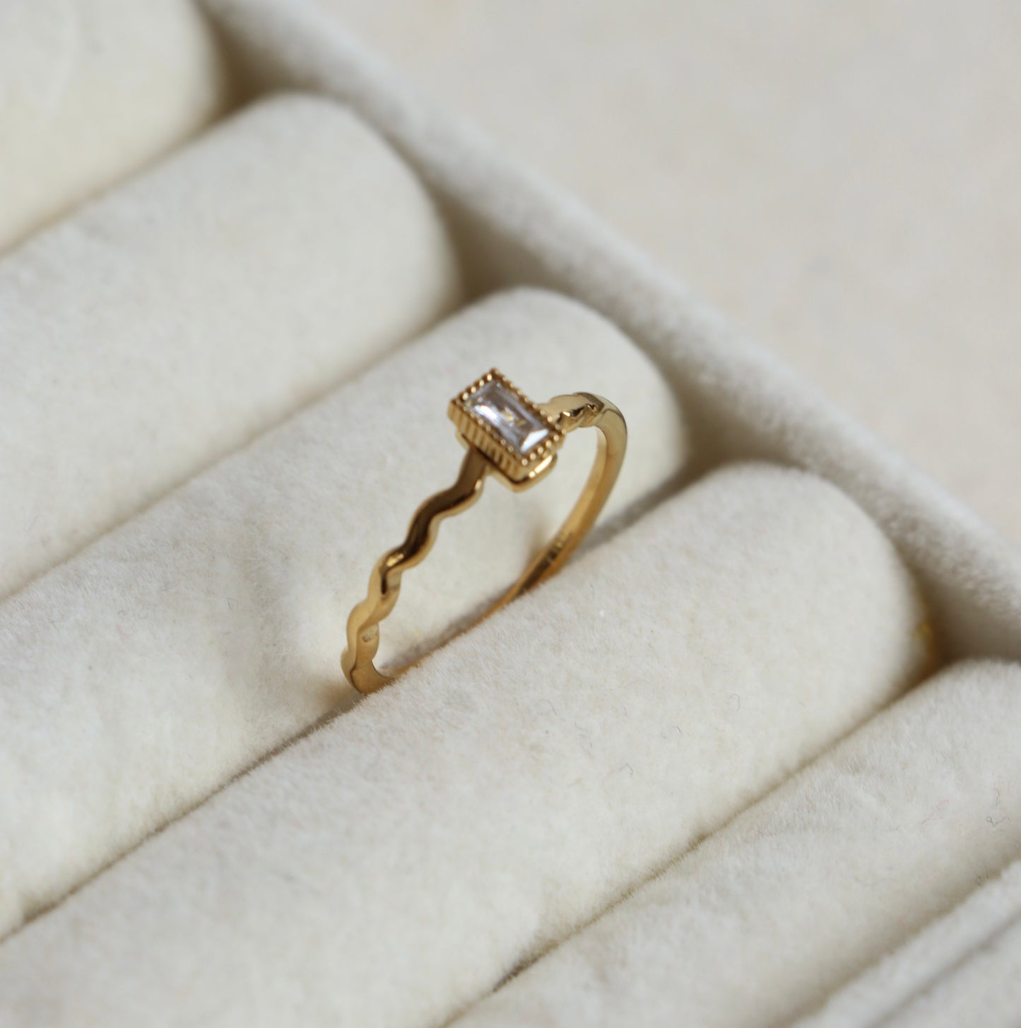 Dainty Zelda Zirconia Ring