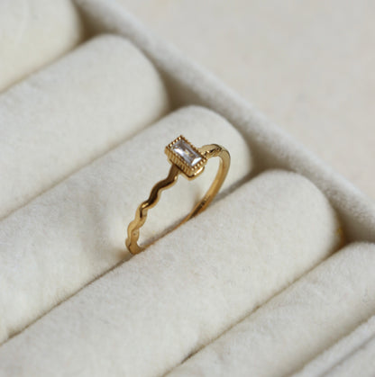 Dainty Zelda Zirconia Ring