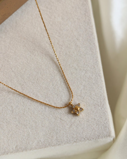 Dainty Flower Zirconia Necklace