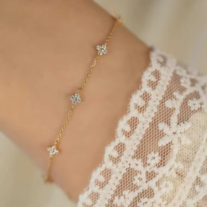 Dainty Zirconia Tira Bracelet