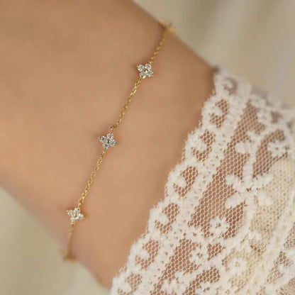 Dainty Zirconia Tira Bracelet