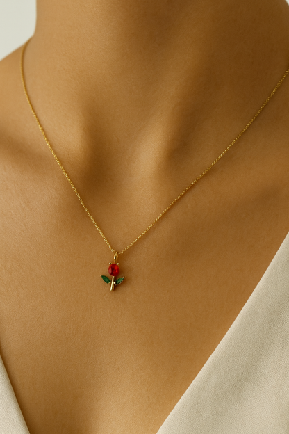 Dainty Red Rose’ Necklace