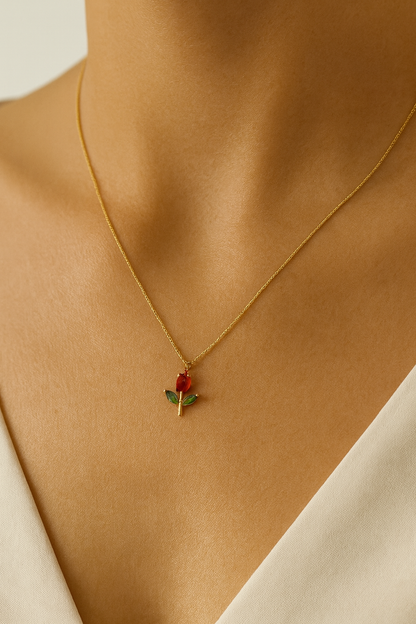 Dainty Red Rose’ Necklace