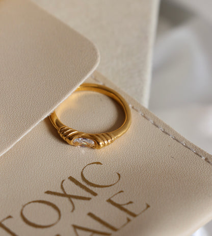 Tira Rhinestone Ring