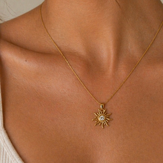 Nefertiti Glow Necklace
