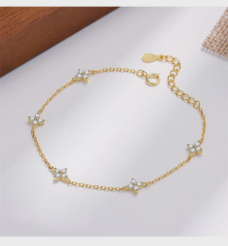 Dainty Zirconia Tira Bracelet