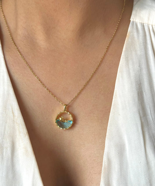 Dolphin Kiss Necklae