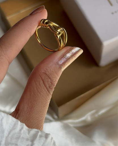 Knot me up Ring