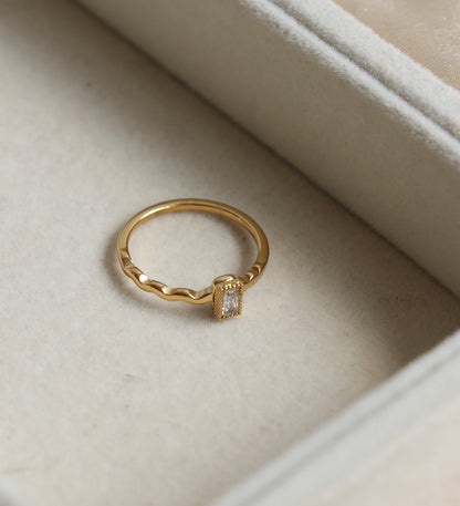 Dainty Zelda Zirconia Ring