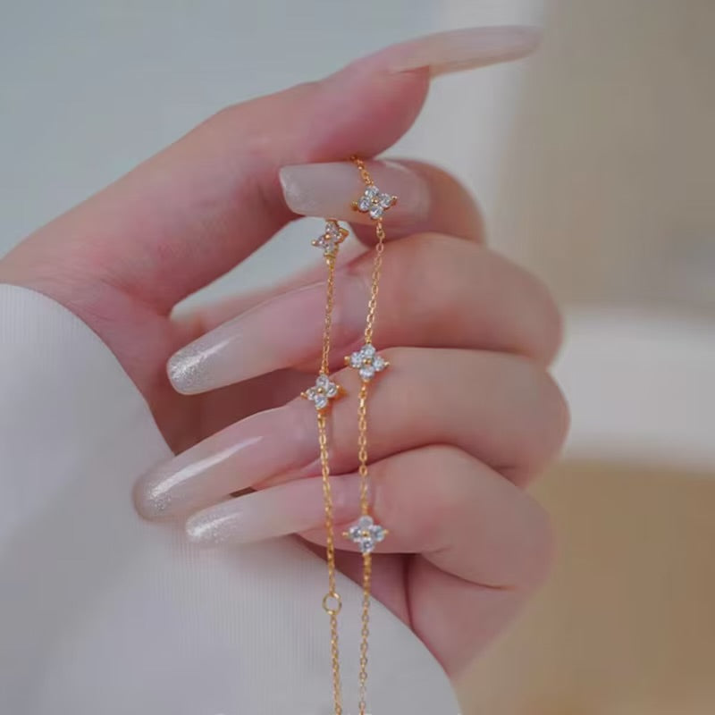 Dainty Zirconia Tira Bracelet