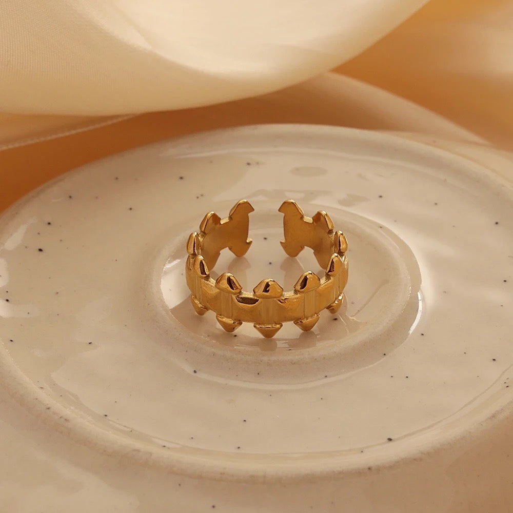 Throne Ring (Adjustable)