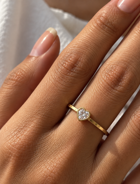 Dainty Amore Diamond Ring