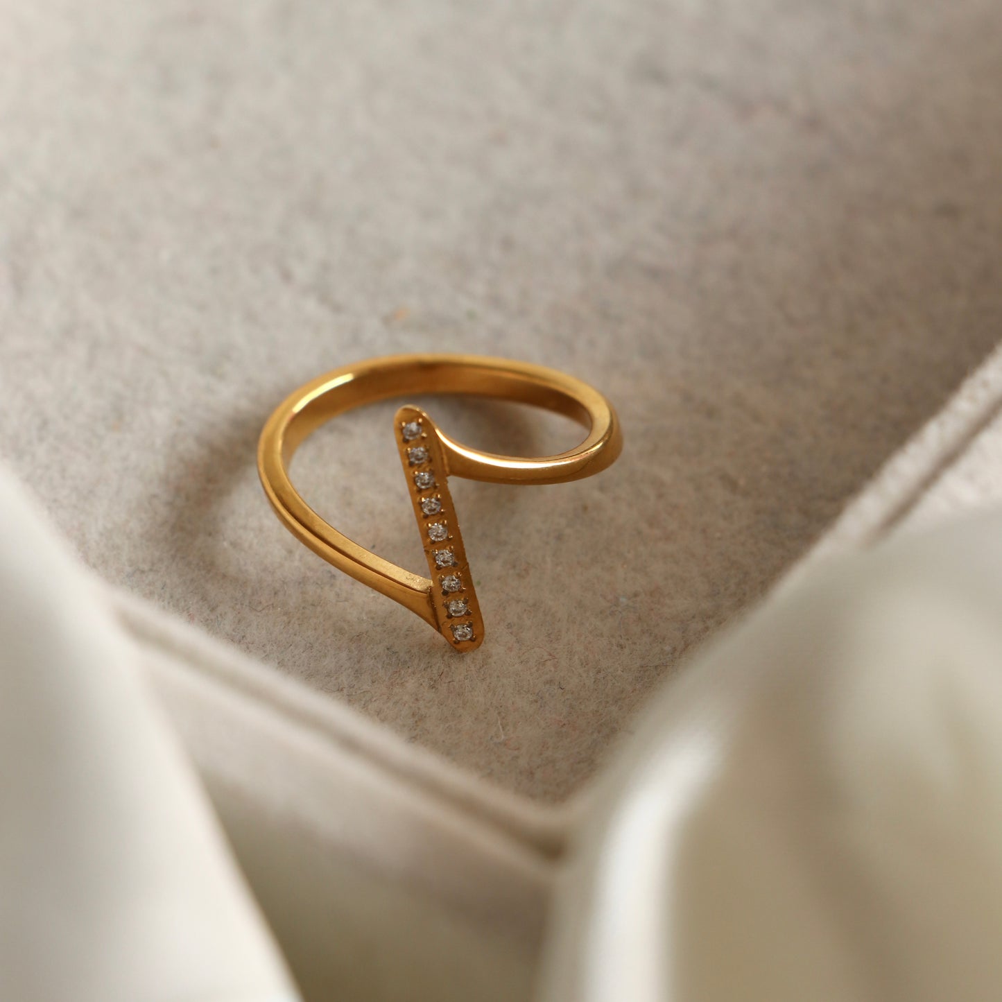 Inis Zirconia Ring