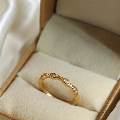 Noor Dainty Band Ring