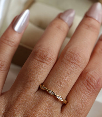 Noor Dainty Band Ring
