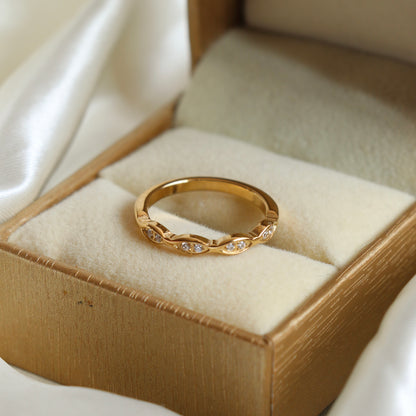 Noor Dainty Band Ring
