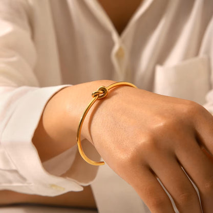 Katia Knot Bracelet ( Adjustable)